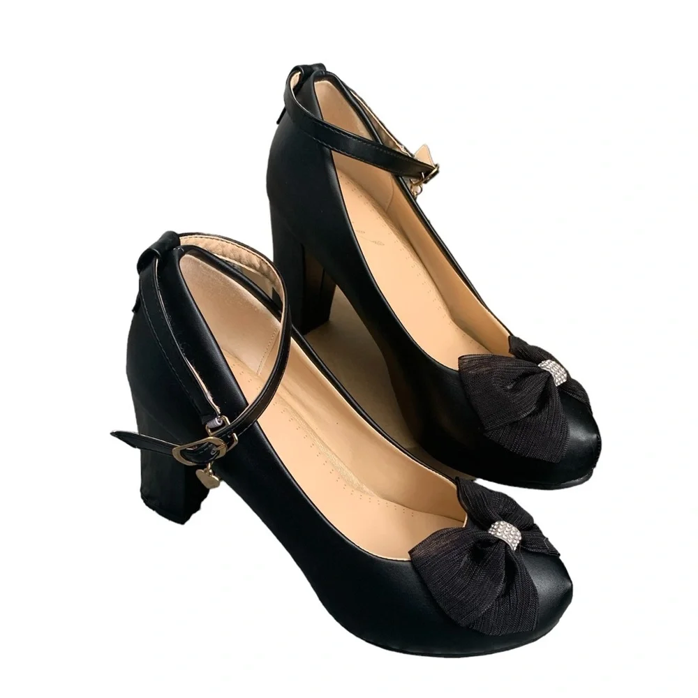 Black Mary Jane Style Pumps with Straps size 37 - Picture 9 of 10